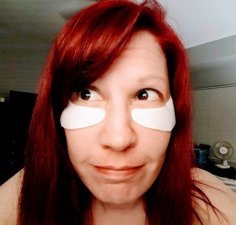 Me with my sexy eye masks. I like to put the masks up a little higher to make sure they cover my crows feet. Don't I look cute?